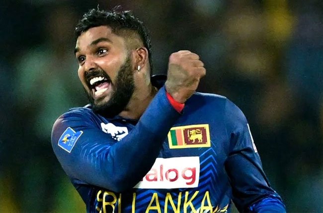 වනිඳු  තුන් ඉරියව් ක්‍රීඩකයින් අතර අංක එකට