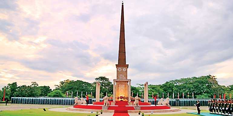 ජාතික රණවිරු සැමරුම ජනපතිගේ ප්‍රධානත්වයෙන්.ත්‍රිවිධ හමුදාවේ රැසකට උසස්වීම්.